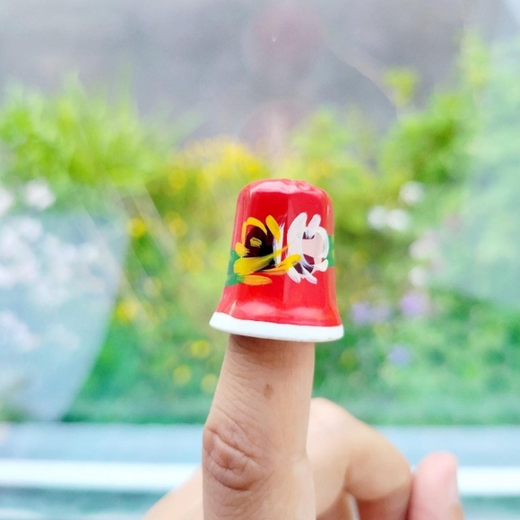 Vintage Red Painted Flower Thimble - Picture 2 of 7